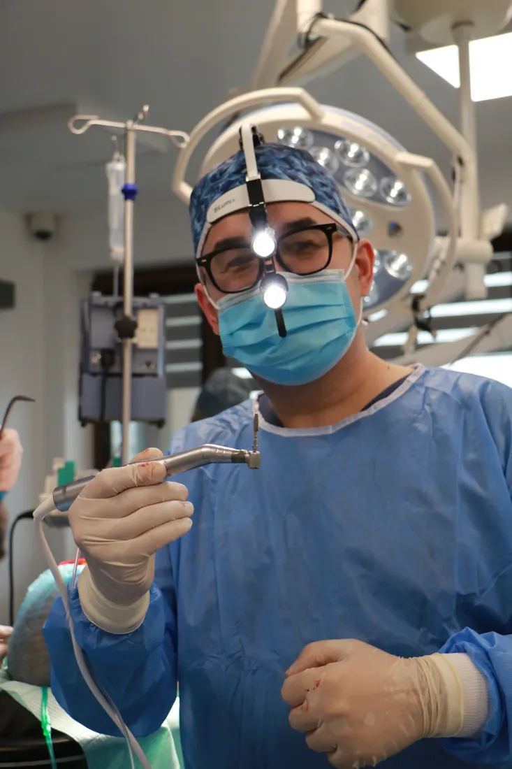 Dr. Olgun Chemal — sala de operație